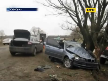 На Сумщине девушку вырезали из разбитой машины