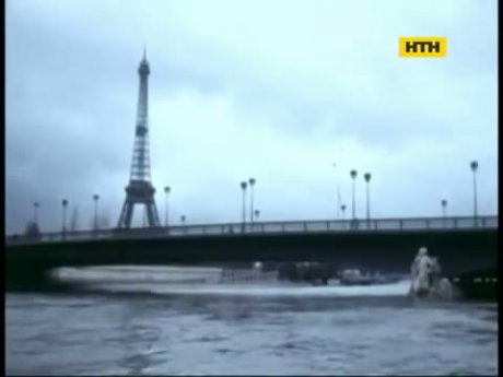 Парижу грозит рекордное наводнение