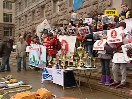 Юні яхтсмени вимагають від Кличка захисту від рейдерів