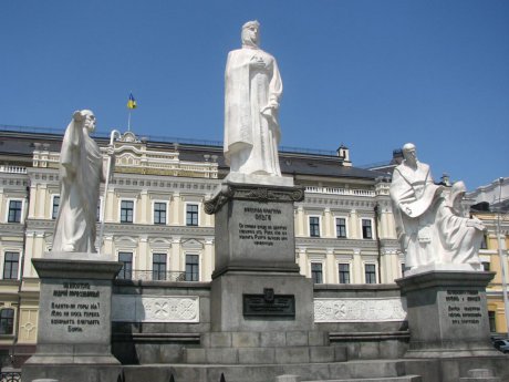 Кияни протестують проти паркінгу на Михайлівській площі