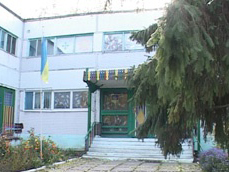 У харківському дитсадку дівчинка вистрибнула з вікна