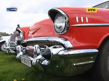У столиці аматори презентують ретро-автівки