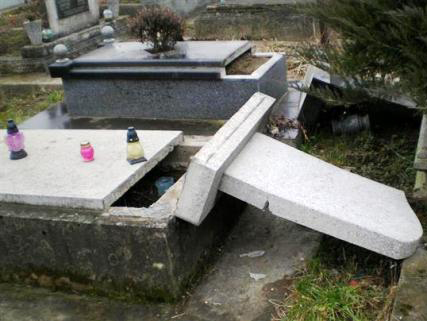 П'яний вандал сплюндрував цвинтар на Вінниччині