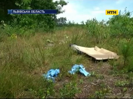 На Львівщині знайшли в лісі тіло задушеної 80-річної жінки