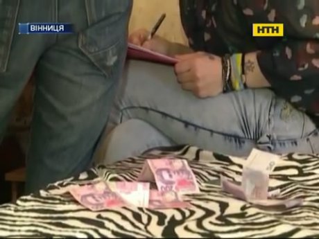 В Виннице интернет-проститутку охранял ее сожитель