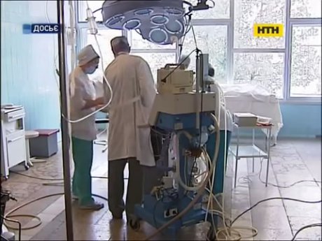 У столичній лікарні жінка після планової оперції вже місяць у комі
