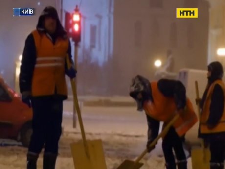 Київ засипало снігом