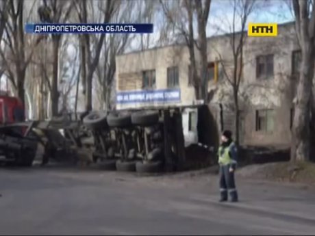 20 тон фекалій на будівлю поліції вилилися на Дніпропетровщині