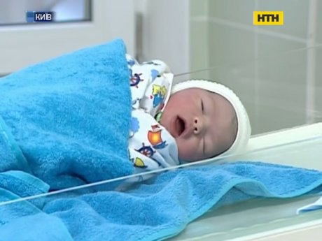 Киевлянка родила ребенка в сугробе