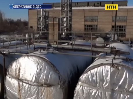 На Дніпропетровщині викрили підпільний міні-завод з переробки нафти