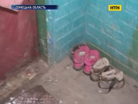 На Донеччині мати покинула малечу голодувати в холодній хаті