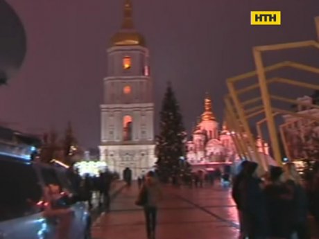 Новорічні ялинки засяяли в Україні