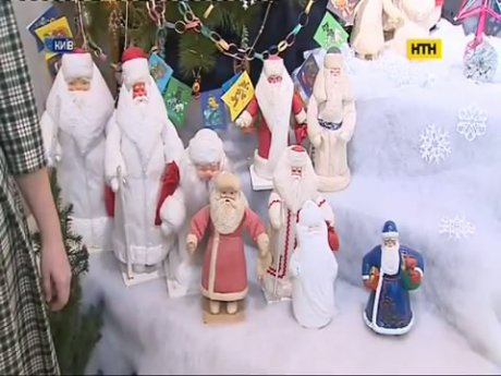 У столичному музеї іграшки демонструють старовинні новорічни прикраси