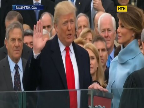 Трамп клялся на двух Библиях