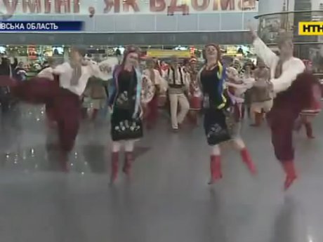 Новый тренд - танцевальные флешмобы в аэропортах