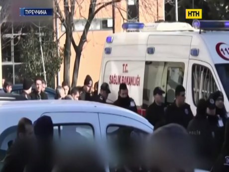 В Стамбуле вооруженный пациент психбольницы захватил заложников