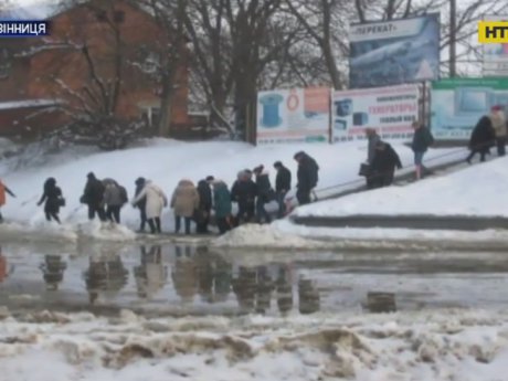 Масштабный прорыв подземного водопровода затопил Винницу