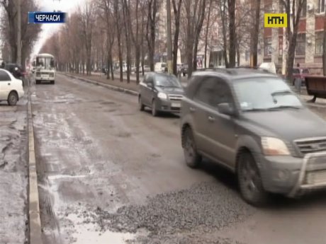 Українські водії готові до страйку через кошмарний стан шляхів