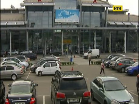 Взлетная полоса в Жулянах не пережила зиму