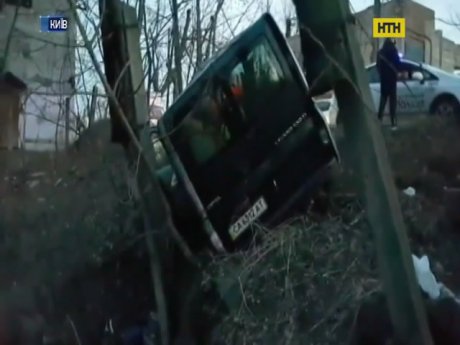 Пьяный столичний водитель чудом выжил в зубодробительной аварии