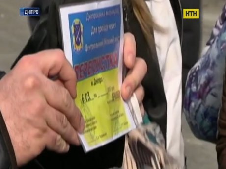 Підробні перепустки заважають ремонту мосту в Дніпрі