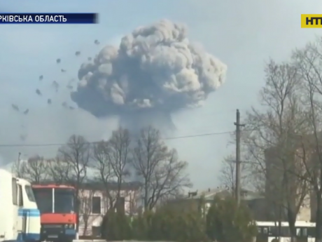 У Балаклії один за одним вибухають снаряди найбільшого в Україні складу боєприпасів
