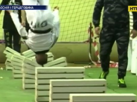 Рекорд Гіннеса - за сталеві м'язи і незламну голову