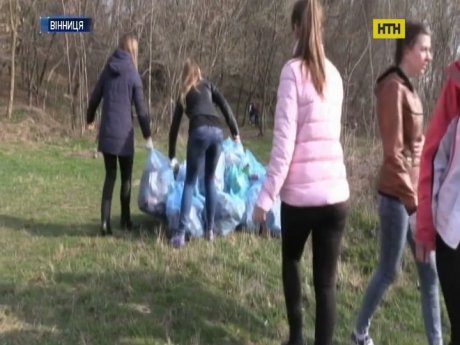 Правоохранители и студенты наводят порядок в Виннице