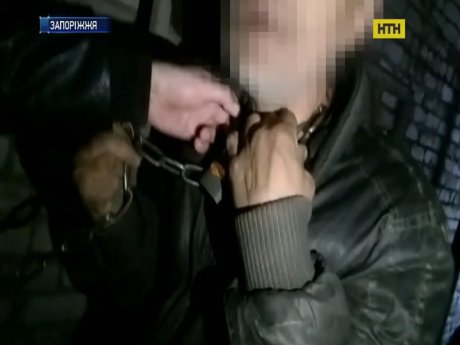 На Запорожье у фермера обнаружили невольников и арсенал оружия