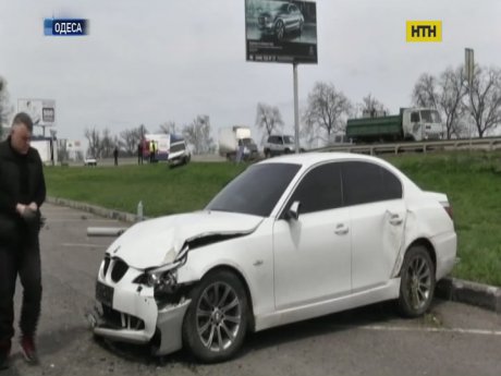 В Одесі БМВ збив насмерть працівницю автодору та втік