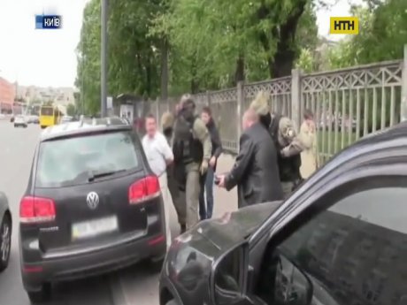 Банду громадських діячів та адвокатів затримали за шантаж та здирництво