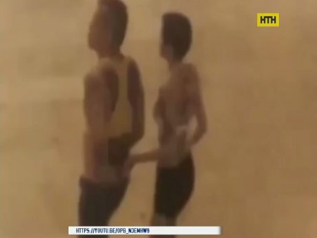 Таїланд вимагає від Фейсбука видалити відео короля у неналежному одязі
