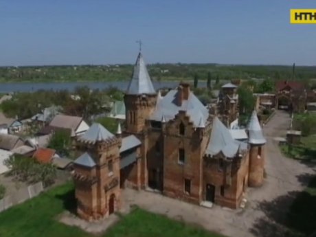 Археологам вдалося відкопати таємну підземну кімнату у Садибі Попова - єдиній замковій споруді на території Східної України