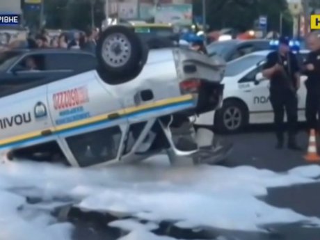 У Рівному поліцейский автомобіль зіткнувся з мотоциклістом