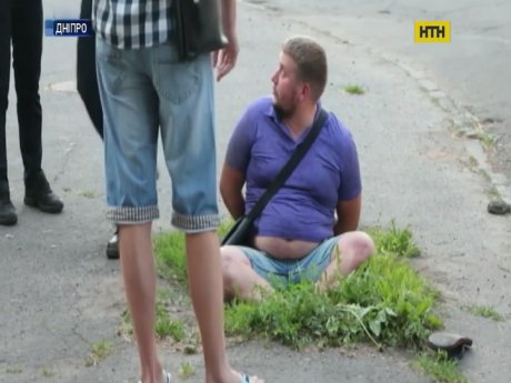 Нетверезий водій пошкодив автівки поліції в Дніпрі