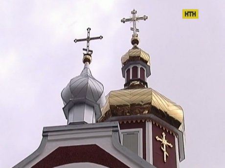На Волыни священника с женой выселили из дома, а детей оставили