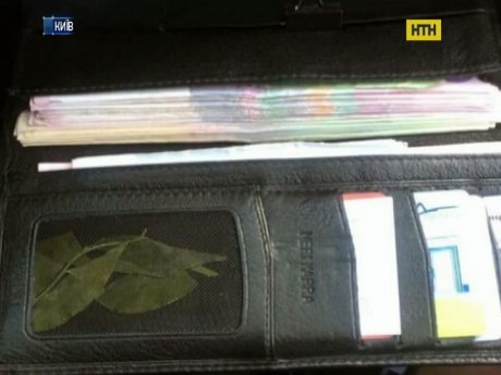 У столиці з автівки викрали гроші, зібрані на лікування дитини