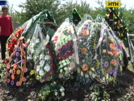 Трех сестер, которые утонули в ночь на Ивана Купала, похоронили в Одесской области