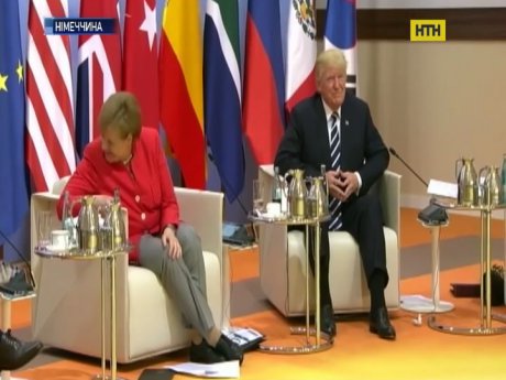Сеть смеется над поведением Трампа