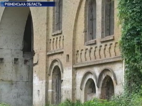 Уникальная архитектурная достопримечательность - Таракановский форт в Ровенской области - может просто исчезнуть!