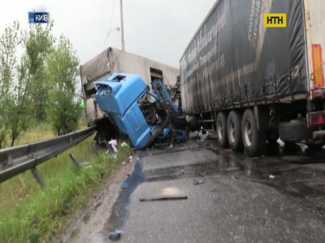 Злива спровокувала масштабне зіткнення в столиці