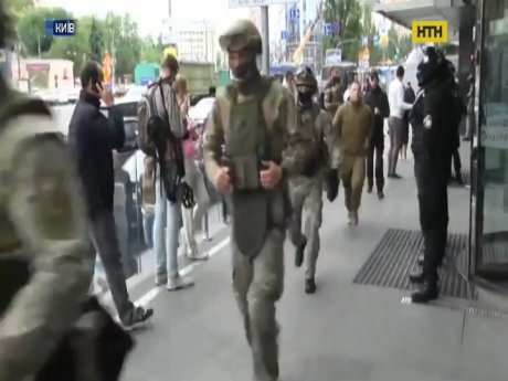 Сотрудников "Вестей" продержали в редакции больше 11 часов