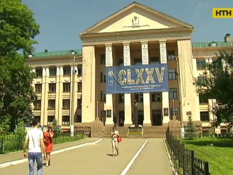 Абитуриентам разрешили подавать заявления на поступление в вузы в бумажном виде