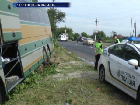 Одна людина загинула, троє постраждали внаслідок масштабної ДТП біля Чернівців