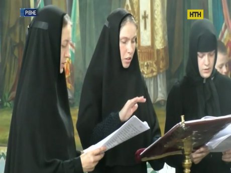 Чудотворные иконы путешествуют по Украине на пути в Киев