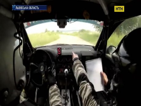 Невероятные кадры скоростных заездов автогонок в Карпатах