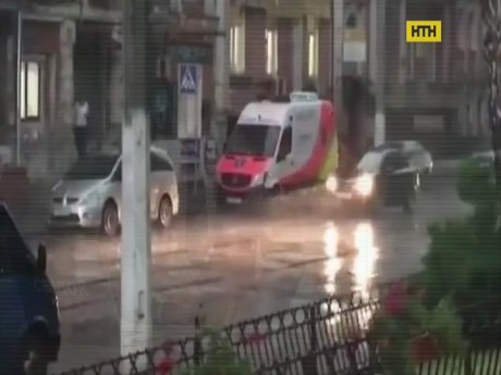 Безумный ливень накрыл столицу