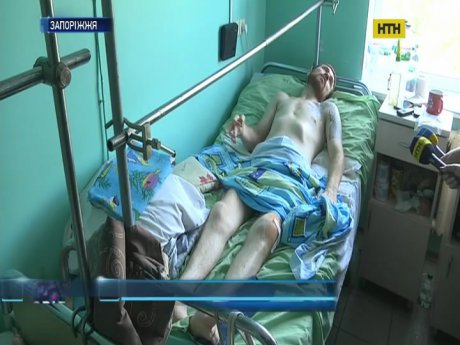 Запорожский "мануальный терапевт" сломала бедро парализованного пациента