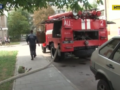 Во Львове 11-летний школьник сам вызвал пожарных из горящей квартиры