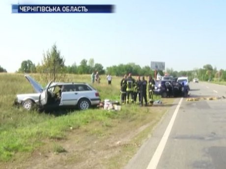 ДТП під Черніговом: троє людей загинуло, двоє - у лікарні